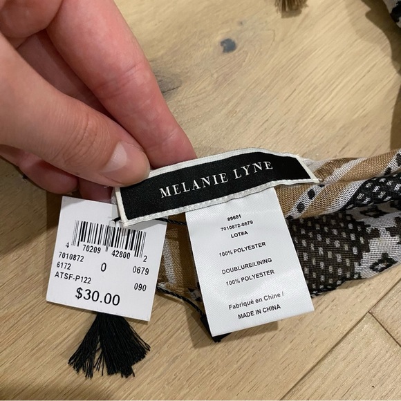 Melanie Lyne | NWT Brown and Black Pattern Scarf 🤎 - Picture 3 of 7